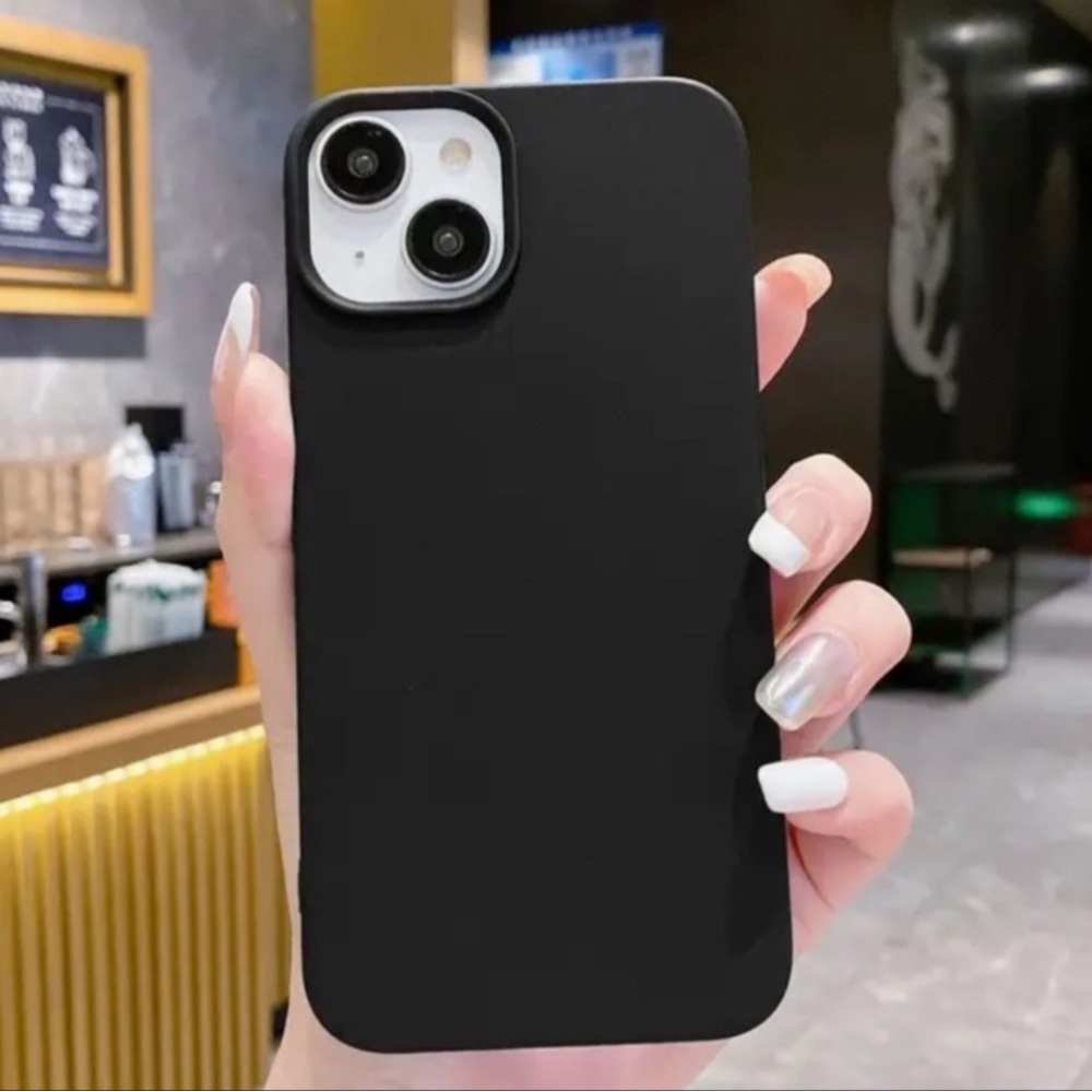 iPhone 15 phone case black